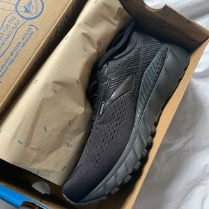 Men’s black sneakers BRAND NEW